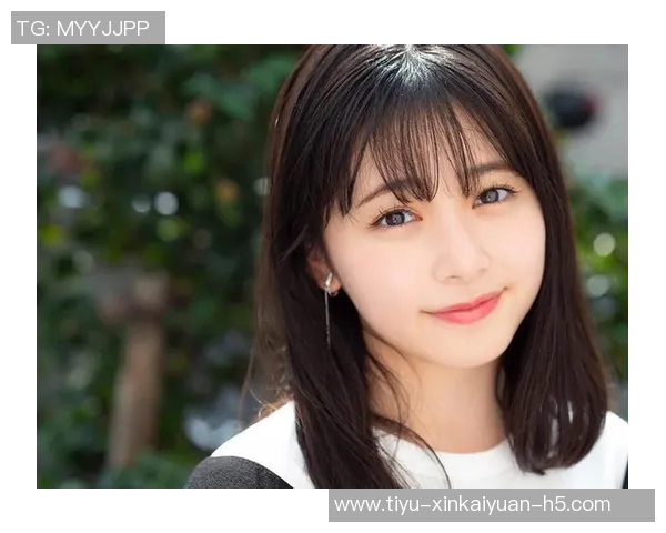 坐老詹身后神秘美女身份揭秘日本性感女星身材惊艳引热议